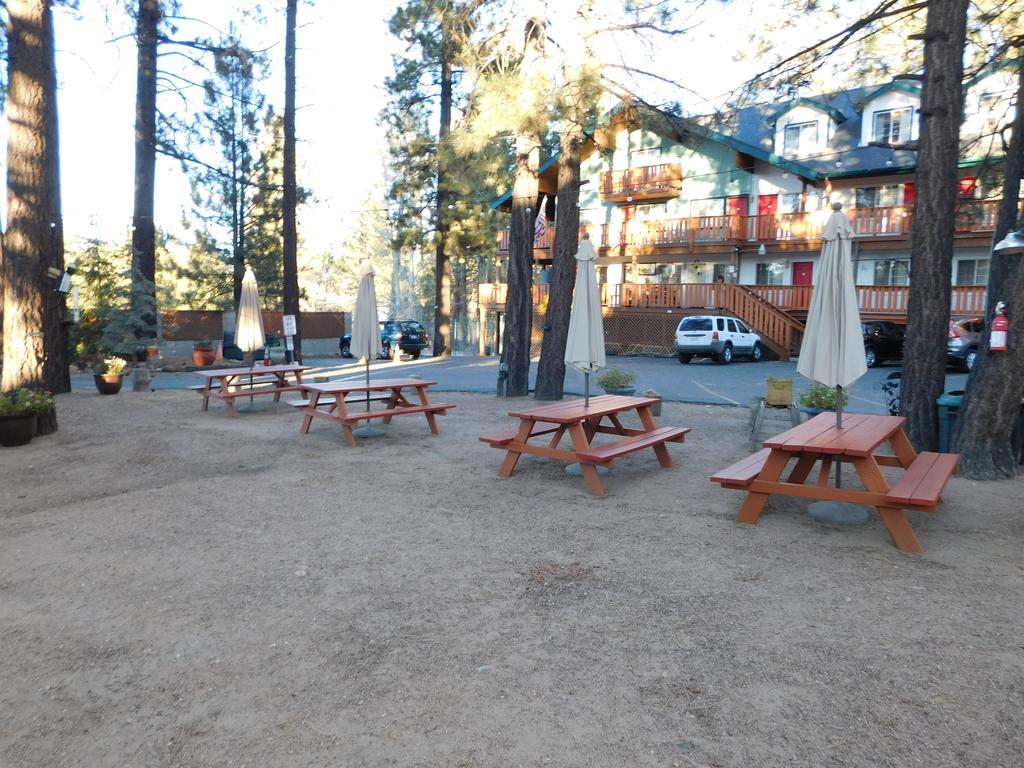 蜂蜜熊小屋酒店 大熊湖 外观 照片